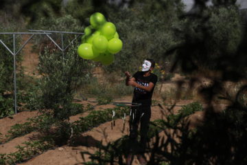 Gazans fly incendiary balloons towards Israel