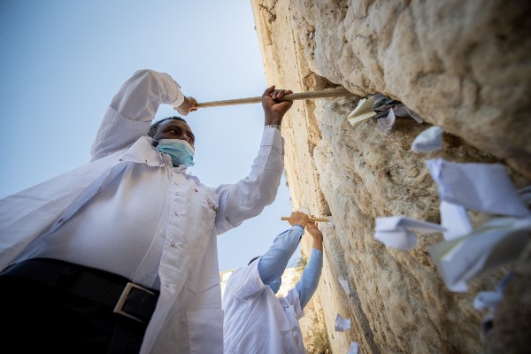 ‘Letters to God’ bound for Western Wall tripled during coronavirus pandemic