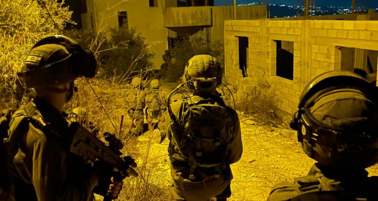 Palestinian gunman opens fire at Jewish homes, IDF troops – report