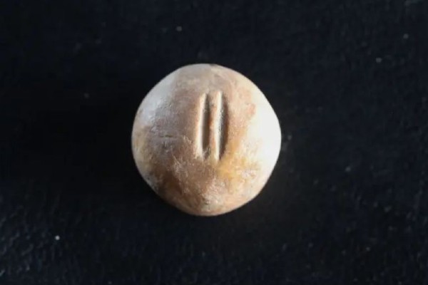 Israeli archaeologists find rare fraudulent weight from First Temple period