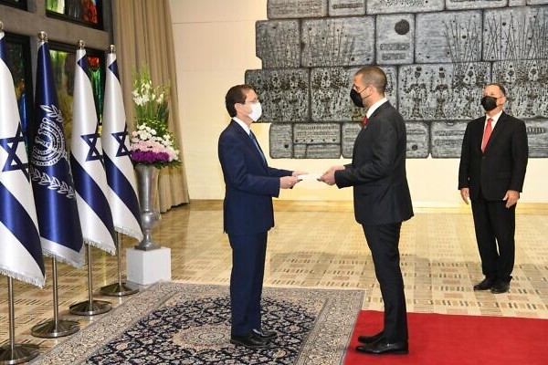 Bahrain’s first ambassador to Israel presents credentials