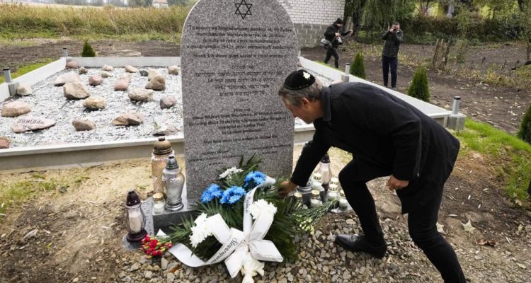 Sites where Germans killed Jews dedicated in Poland