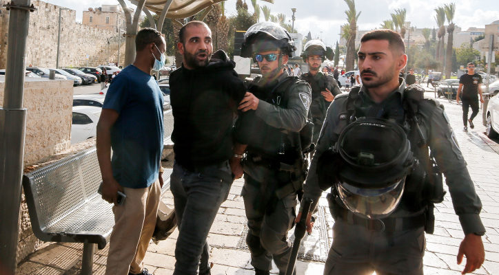 22 Arabs arrested, buses and cars stoned, in Jerusalem riots