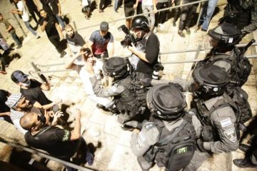 Muslims riot in the Old City of Jerusalem