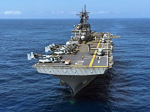 Assault_ship_USS_Essex_(LHD_2)_transits_the_Pacific_Ocean