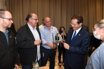 President Isaac Herzog meets with analog astronauts on November 2 (Credit: Amos Ben Gershom/GPO)