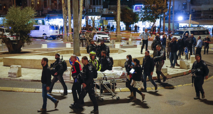 ‘QUICK THINKING’: Israeli officers praised for killing terrorist, even while on ground