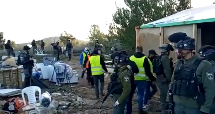 Israeli forces demolish buildings in Jewish Samaria town