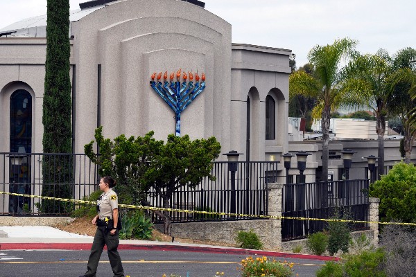 US synagogues ramp up security amid increasing antisemitic attacks
