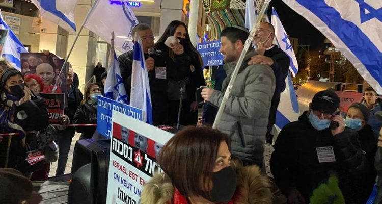 20,000 Israelis demonstrate against Bennett-Lapid ‘change government’