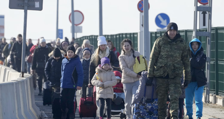 Israel assists Syrians, Lebanese fleeing Ukraine