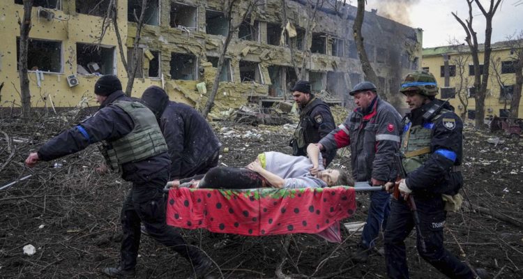 Airstrike hits Ukraine maternity hospital, children under wreckage