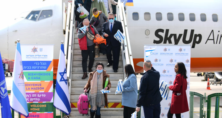Israel accepting Ukrainian refugees at ‘impossible’ rate – interior minister