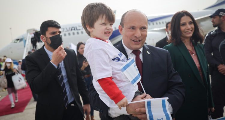 Rescue flight brings 100 Ukrainian Jewish children to safety in Israel