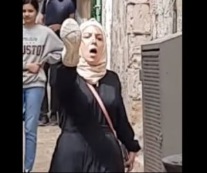 Arab woman mocks Jews in Jerusalem Old City with shoe.v2