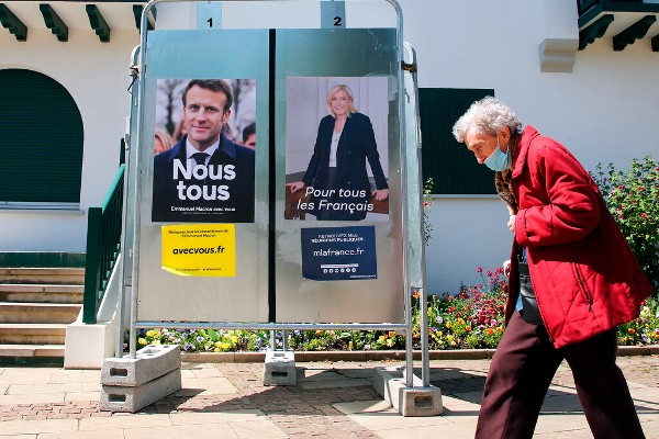 French election: Macron in pole position, Le Pen racing hard