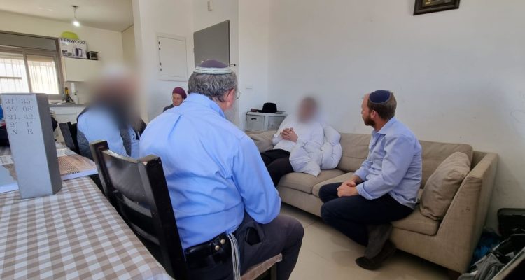 Israeli terror victim meets civilian who saved his life