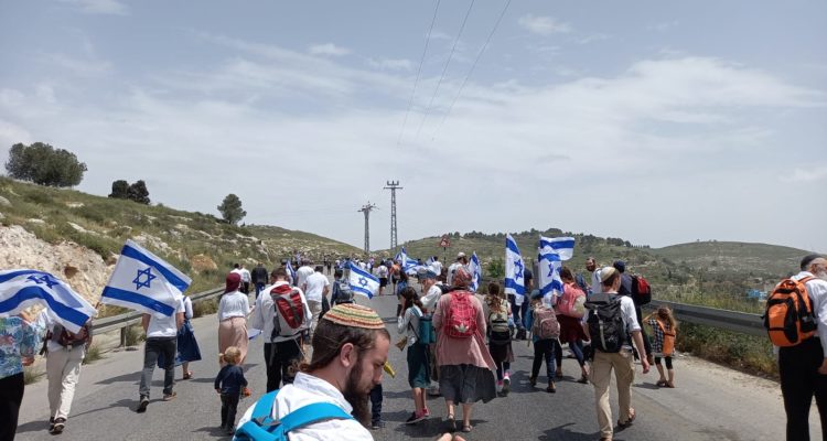 20,000 Israelis march in support of Samaria community of Homesh