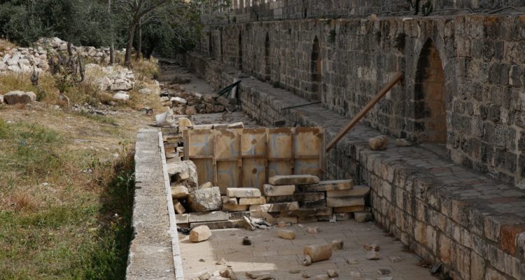 Muslims destroy ancient artifacts to block Jewish visits to Temple Mount