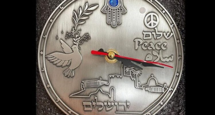 ‘Peace clock’: Israeli Defense Ministry gift angers bereaved families