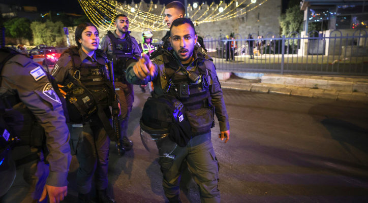 Terror in Jerusalem: Policeman stabbed, attacker shot