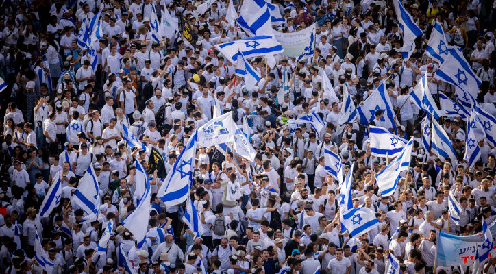 50,000 participate in Jerusalem flag march, record number of Jews ascend Temple Mount