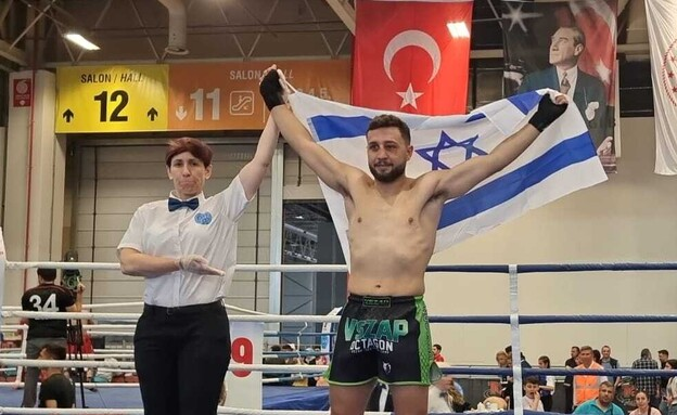 Christian Israeli wins kickboxing championship, Muslim opponent refuses to shake hands