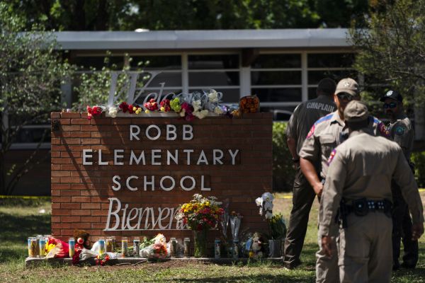 Desperation turns to sorrow after Texas elementary school massacre