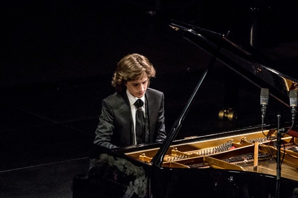 Israel’s modest 18-year-old piano prodigy wows the world