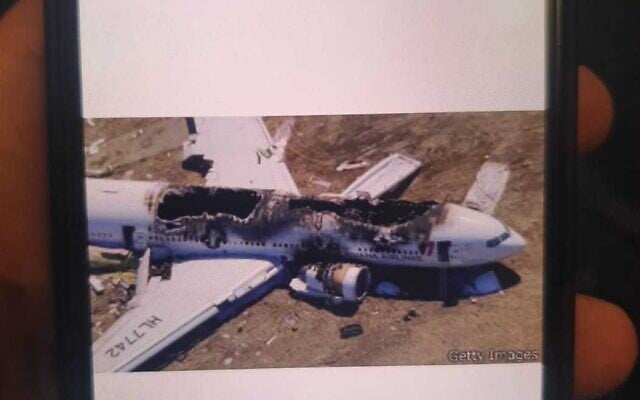 Flight from Israel delayed after passengers receive threatening photos of crashing planes