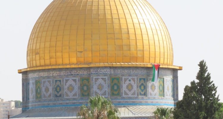 10 days and counting: Palestinian flag on Temple Mount still flying