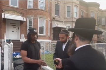 hasidic man returns wallet to black man.v2
