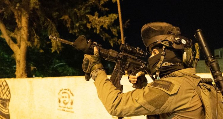 IDF arrests terror suspects during gun battle in Judea, Samaria