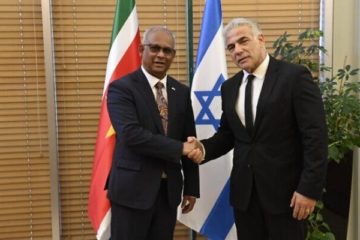 Suriname-and-Israeli-foreign-ministers-696x464-1-640x400