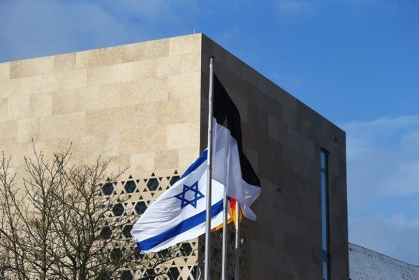 German Jews, politicians up in arms over failure to prosecute synagogue arsonist