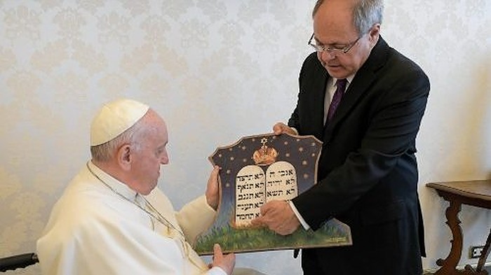 Yad Vashem chair has private audience with pope, feels ‘weight of responsibility’