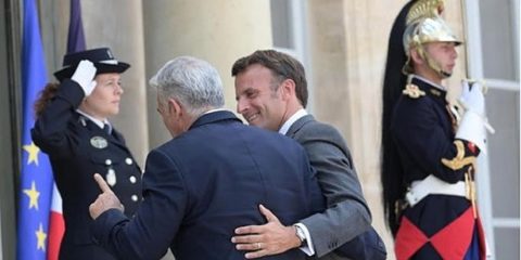 Lapid Macron