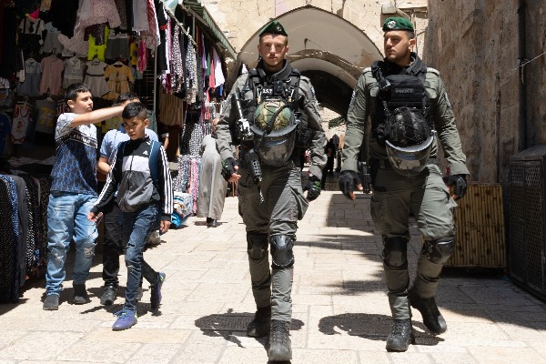 Police find knife on Palestinian trailing Jews in Jerusalem’s Old City