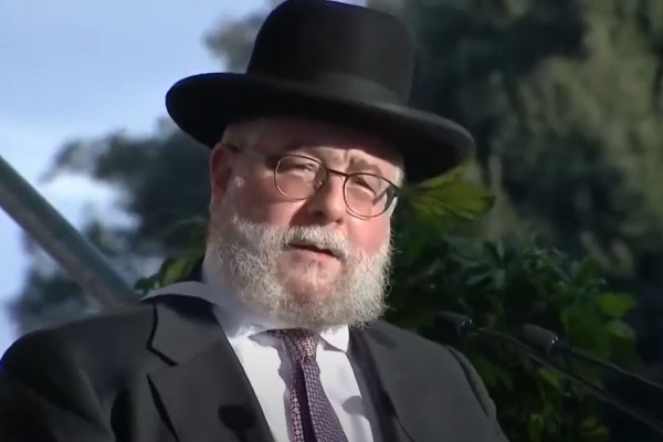 Moscow’s chief rabbi officially ousted; had refused to support Russian invasion