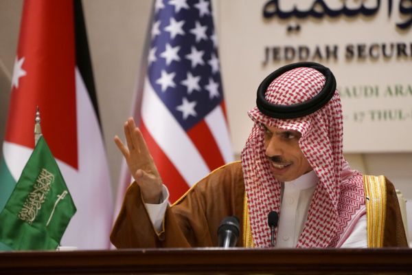 Despite opening airspace, Saudis say no peace with Israel before two-state solution
