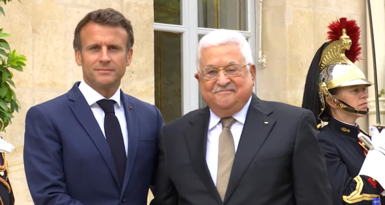 Macron slams Jewish ‘settlements,’ calls for peace talks in Abbas meeting