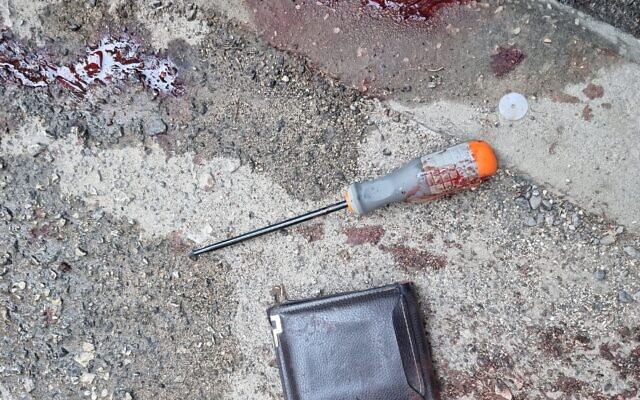 Stabbing in Jerusalem, man ‘moderately’ wounded