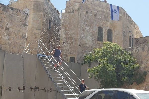 Israelis enter new home in Hebron, purchased from Arabs