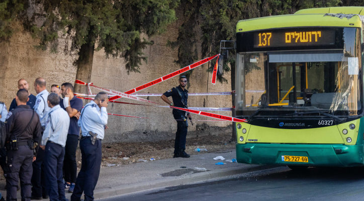 MIRACLE: Israeli stabbing victim ‘fought for his life’ as everyone else fled