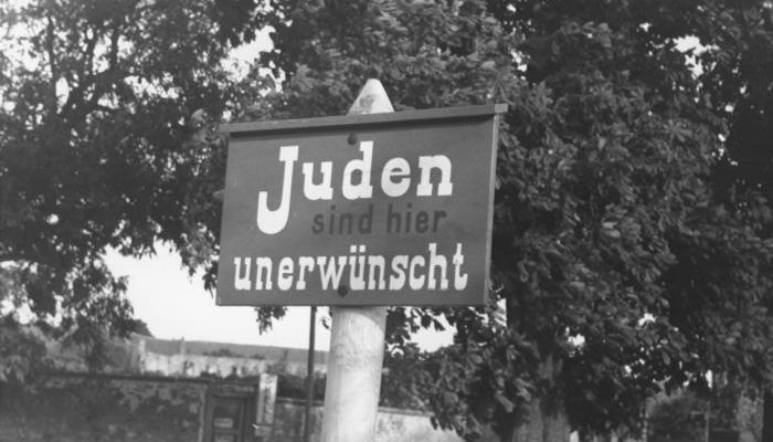‘Jews not allowed!’ – Just like in Nazi Germany