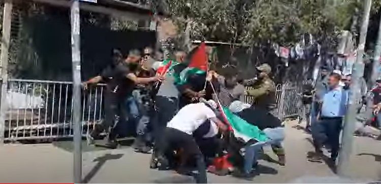 Near-lynching: Jerusalem Arabs attack flag-bearing Israelis, arrested