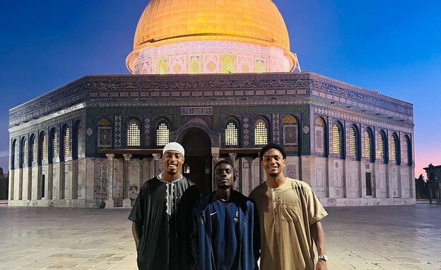 Muslim soccer players from Paris soccer team visit Temple Mount, stir controversy