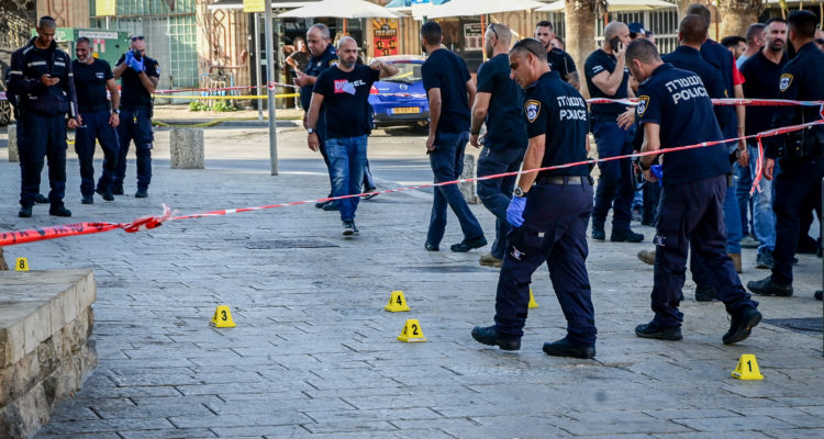 Major massacre thwarted as Arab terrorist caught in Tel Aviv with 2 bombs and submachine gun