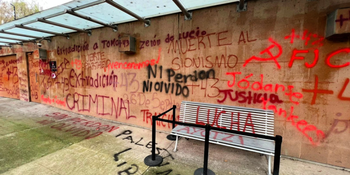 Israeli embassy in Mexico vandalized with anti-Zionist slogans in extradition protest