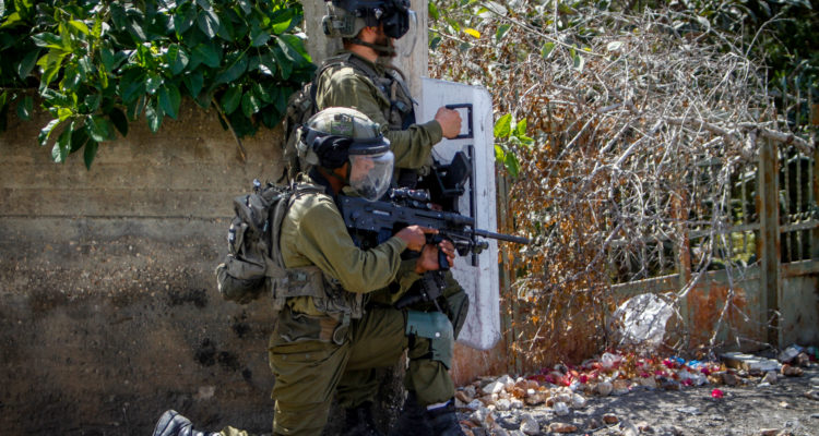 1 terrorist captured, 1 killed in IDF Yom Kippur raid